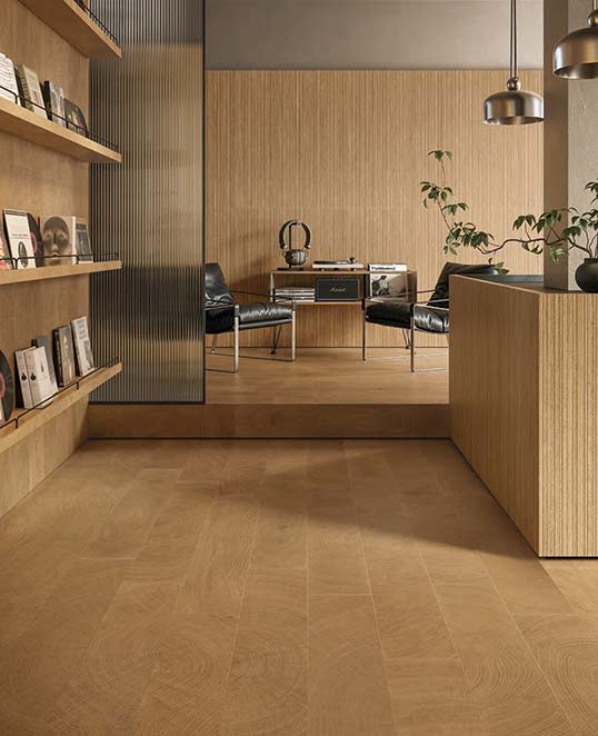 Lames céramiques grand format effet bois Sol en lames céramiques effet bois grand format dans un intérieur architectural contemporain haut de gamme